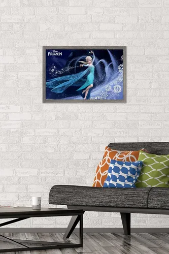 Vista 2 de Trends International Disney Frozen - Póster de pared de Elsa, 22.4 pulgadas de largo x 14.7 pulgadas, versión enmarcada en madera de granero