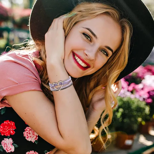 Vista 7 de Pulseras envolventes de cuero para mujer, pulseras negras, pulseras bohemias multicapa con cierre magnético, pulseras de corazón, joyas