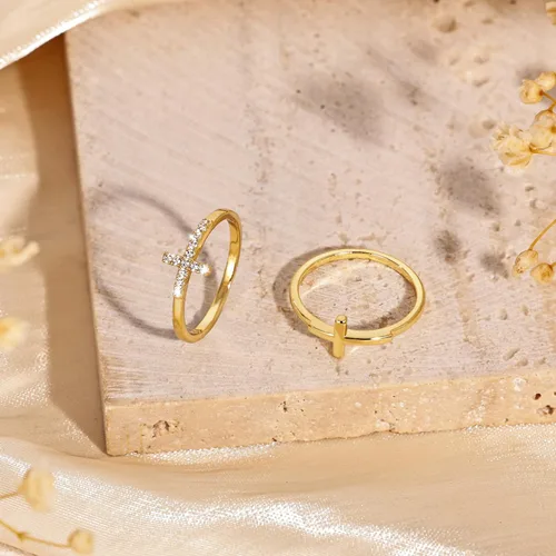 Vista 6 de Foxgirl Anillos de cruz de oro para mujeres y niñas, juego de anillos apilables chapados en oro de 14 quilates, anillos de dedo de cruz fina