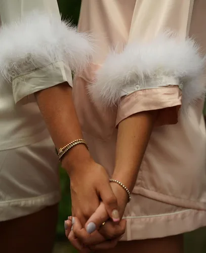 Vista 3 de Pijamas de plumas personalizadas para mujer, plumas extraíbles, conjunto de pijama de dama de honor, conjuntos de pijama de dos piezas