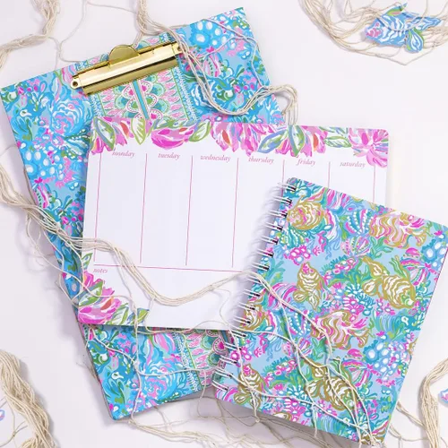Vista 6 de Lilly Pulitzer Cuaderno de espiral de tapa dura mini azul/dorado, 8.25 x 6.5 pulgadas, pequeño diario con 160 páginas a rayas universitarias, Aqua