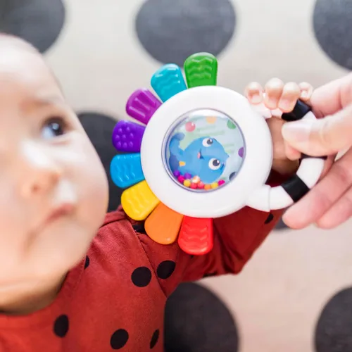 Vista 7 de Baby Einstein Outstanding Opus The Octopus - Sonajero sensorial y mordedor, juguete multiusos, sin BPA y refrigerable, 3 meses en adelante Sonajero