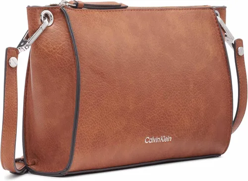 Vista 2 de Calvin Klein Mochila Millie Novelty Reyna Crossbody para mujer, Caramel Combo