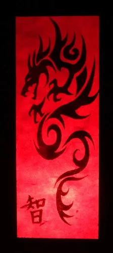 Vista 4 de RED BERRY THAILAND LANNA LAMP - Lámpara china vintage tailandesa hecha a mano, lámpara de mesa de madera oriental asiática negro dragón rojo lámpara