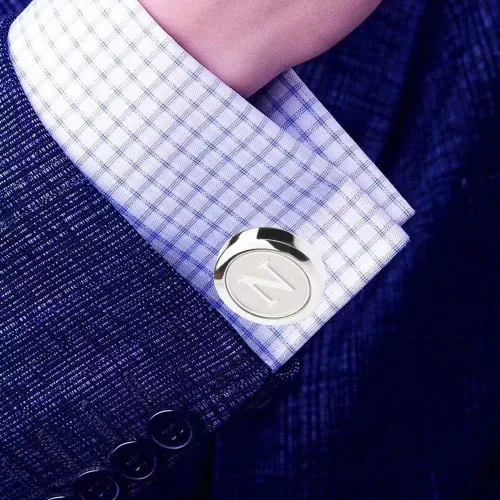 Vista 2 de Dannyshi - Gemelos clásicos, de acero inoxidable y con las 26 letras iniciales del alfabeto de la A-Z para hombre, para negocios, bodas y camisas