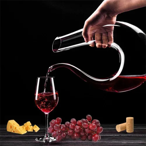 Vista 3 de King Crystal Jarra decantadora de vino Forma de U Soplada a mano Jarra de vino de cristal de 34 onzas Para bar en casa 100% plomo Vidrio