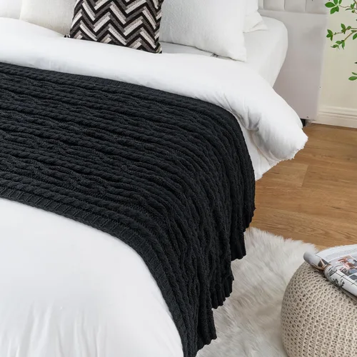 Vista 8 de Battilo Manta Negra para Sofá, Manta de Punto Cable para Cama, Silla, Decoración del Hogar, Manta de Chenilla Tejida Suave y Acogedora, Manta Negro
