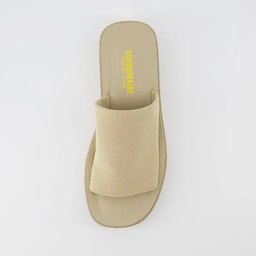 Vista 6 de CUSHIONAIRE Sandalia de plataforma Pia para mujer con espuma viscoelástica, anchos disponibles