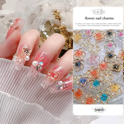 Vista 3 de 50 dijes de uñas acrílicas 3D coloridas con borde dorado, resina esmaltada, para uñas, pétalos, arte de uñas, dijes florales para mujer, arte de uñas