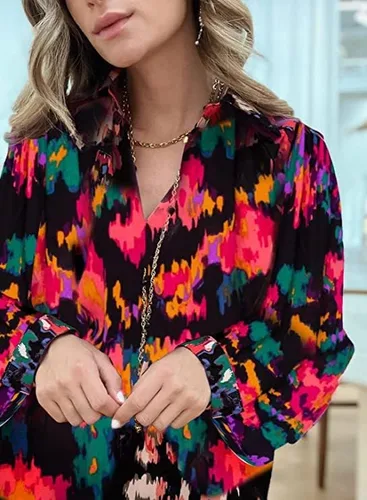 Vista 2 de KAYWIDE Blusas holgadas con cuello en V y manga larga para mujer, estilo bohemio, con estampado abstracto y a la moda