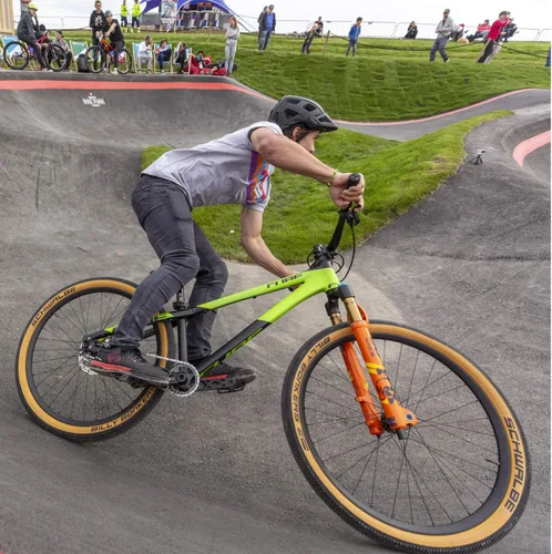 Vista 4 de Schwalbe Billy Bonkers Performance Faltreifen/ 57-559 (26x2,25')