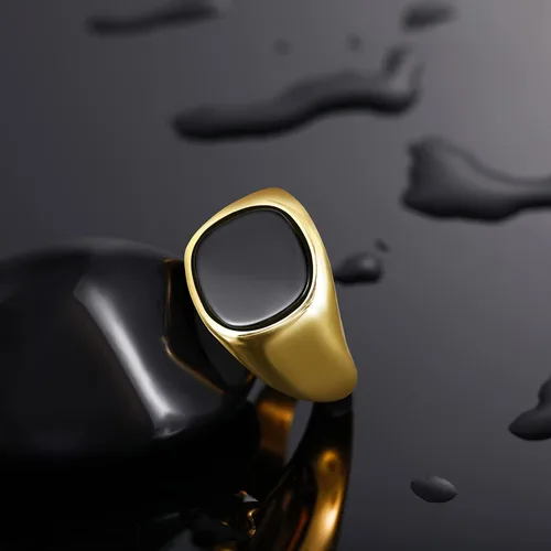 Vista 3 de TRUMIUM Anillos de sello chapados en oro de 18 quilates para hombres y mujeres, con incrustaciones de ónix negro, anillos de boda de oro plateado