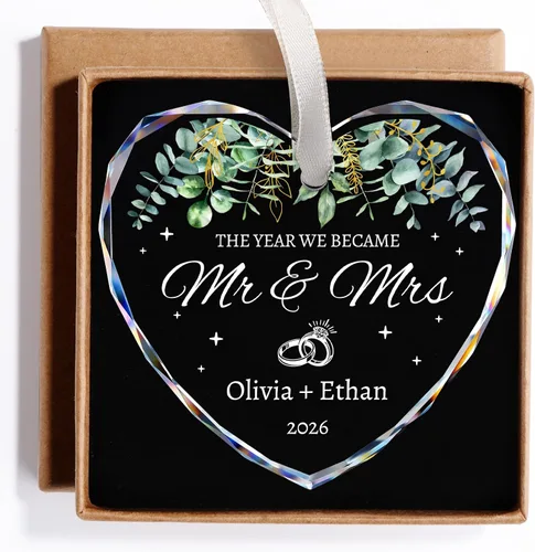 Vista 15 de Adorno personalizado para casados de primera Navidad 2026, regalos de compromiso para parejas, adorno de boda personalizado para recién casados