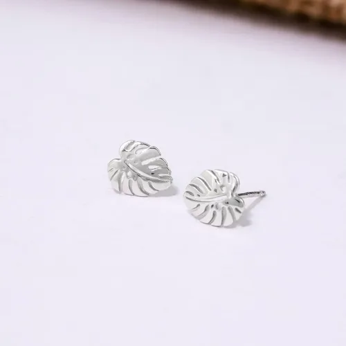 Vista 4 de Boma Juego de pendientes y collar de plata esterlina con diseño de hoja de Monstera, Sin piedra preciosa