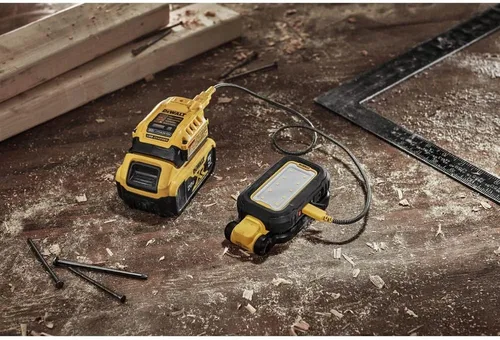 Vista 5 de DEWALT Luz LED, luz de trabajo potente y compacta, mango magnético, USB-C recargable (DCL182)