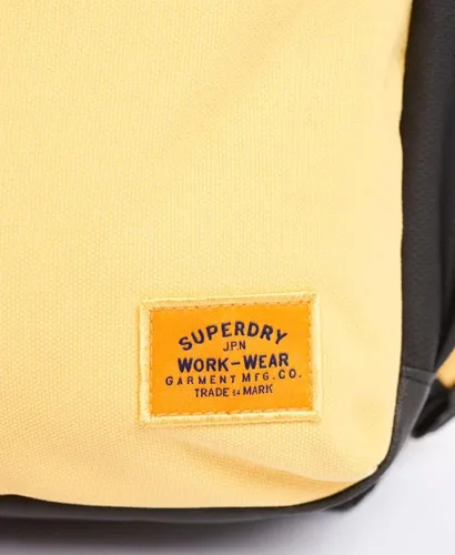 Vista 5 de Superdry Mochila esencial Montana para hombre, diseño clásico, amarillo, (Pigment Yellow), talla única , Mochilas tipo mochila