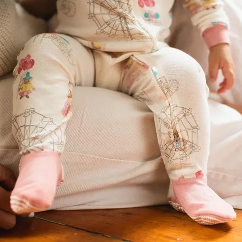 Vista 18 de Burt's Bees Baby Pijama para bebé niña, 100% algodón orgánico, pijama de una pieza, overol diagonal con cremallera, ajuste cómodo