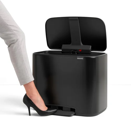 Vista 5 de Brabantia Bo - Basurero de cocina con compartimento individual, color negro mate, cubo interior de 9.5 galones, cubo de basura de cierre suave