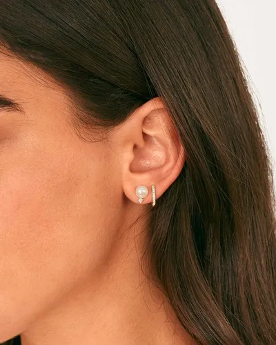 Vista 2 de PAVOI Aretes de perlas con botón de plata de ley 925 chapada en oro de 18 quilates Aretes de perlas cultivadas en agua dulce de calidad AAA+