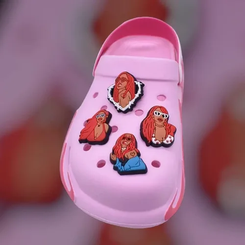 Vista 2 de 10 piezas de dibujos animados Karol G decoración lindas sandalias zuecos, accesorios para zapatos, dijes para niños, adultos, hombres, mujeres