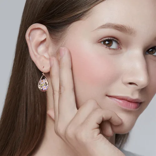 Vista 3 de Jean Beau Aretes de flores prensadas hechos a mano para mujer, flores secas de resina únicas de plata de ley, lágrima colgante, aretes florales