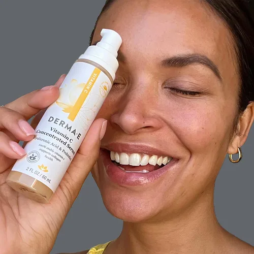 Vista 4 de Suero concentrado de vitamina C, de Derma E, 2 onzas líquidas