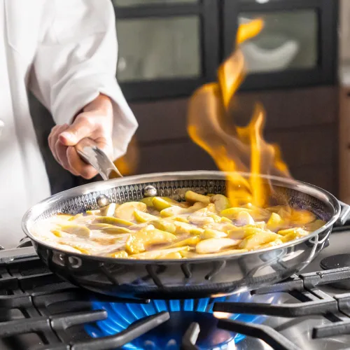 Vista 8 de Hell's Kitchen Sartén Híbrida de 11", Acero Inoxidable Tri-Clad y Cerámica Antiadherente Libre de PFAS, sin PFOA, sin PTFE, sin Teflón, Utensilios