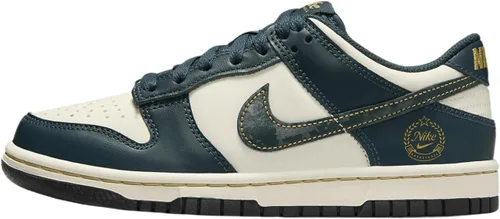 Vista 351 de Nike Kid's Dunk Low Sneaker
