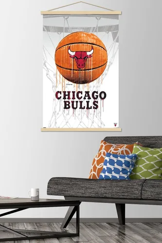 Vista 2 de Trends International NBA Chicago Bulls - Póster de pared de Drip Basketball 21, 22.375 x 34 pulgadas, paquete de impresión premium y colgador