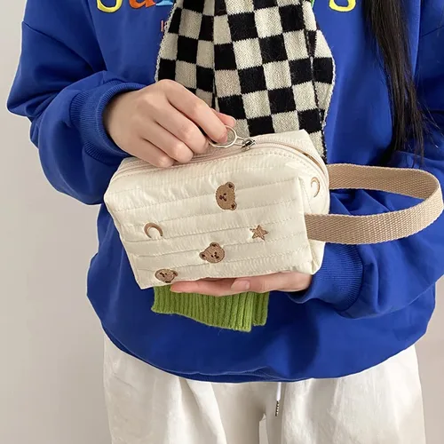 Vista 4 de Bolsa de maquillaje Kawaii Bear Coquette, bolsa para cosméticos y cosméticos, bolsa organizadora de viaje, bonita bolsa acolchada para artículos