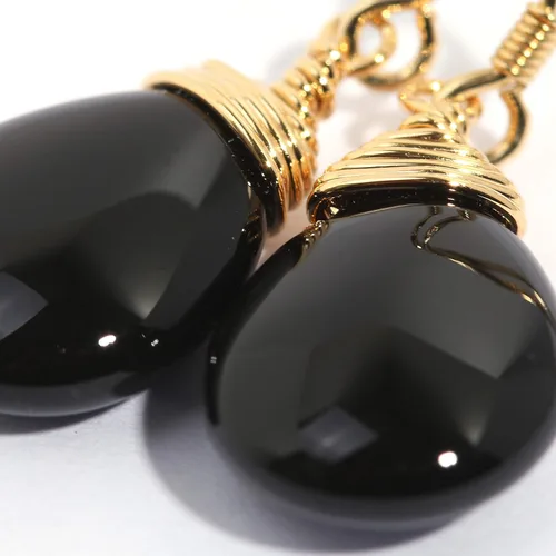 Vista 4 de Scutum Craft Aretes colgantes de piedras preciosas naturales auténticas con envoltura de alambre chapado en oro amarillo de 14 quilates y gancho