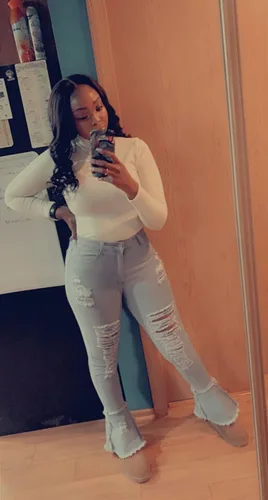 Vista 4 de Pantalones rotos acampanados para mujer con cintura elástica y dobladillo deshilachado
