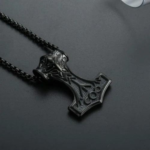 Vista 2 de Collar con colgante de martillo Thors Mjolnir de acero inoxidable con nudo celta negro con cadena de 220 in