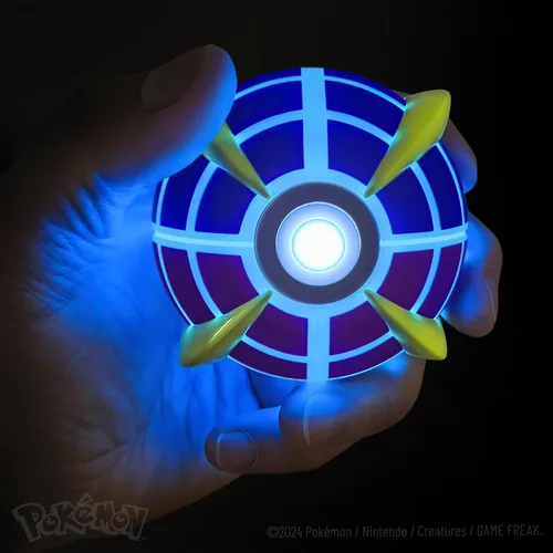 Vista 7 de The Wand Company Original Poké Ball - Réplica auténtica de la Pokébola, realista, electrónica, fundida a presión, con estuche para exhibición, luz