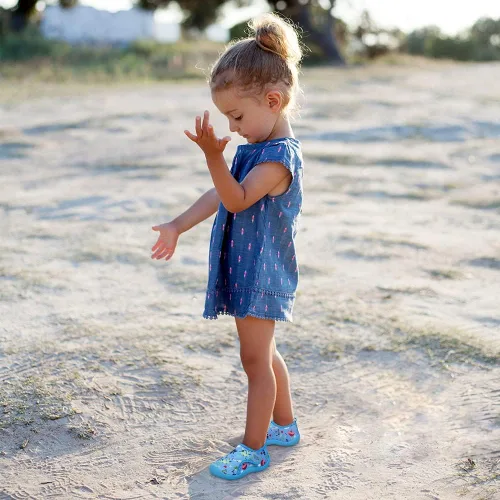 Vista 7 de FANTURE Zapatos de agua para niños y niñas, lindas sandalias acuáticas, playa, piscina, parque acuático, tenis acuáticos, para niños pequeños
