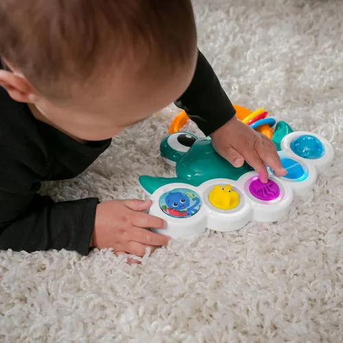 Vista 15 de Baby Einstein Ocean Explorers Neptune's Busy Bubbles - Juguete de actividad sensorial con luces interactivas y música, a partir de 3 meses Burbujas