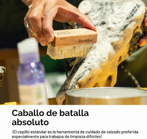 Vista 6 de Jason Markk Cepillo de limpieza estándar, mango de madera hecho a mano, cerdas sintéticas, resistente a las manchas difíciles y la suciedad