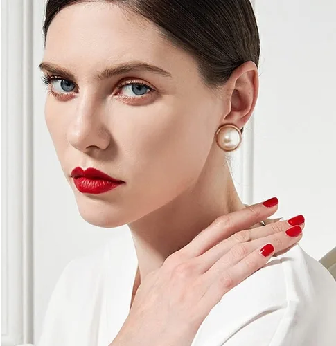 Vista 2 de Pendientes de Clip de Perla para Mujer, Pendientes de Clip Colgante para Mujer, Pendientes de Perla Blanca Imitación Chapados en Oro, Pendientes
