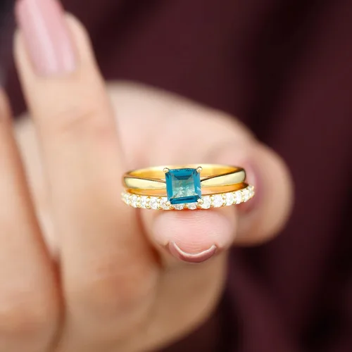 Vista 4 de Juego de anillos de boda de topacio azul Londres con diamante, juego de anillos solitarios de topacio azul de corte princesa para mujer (calidad AAA)