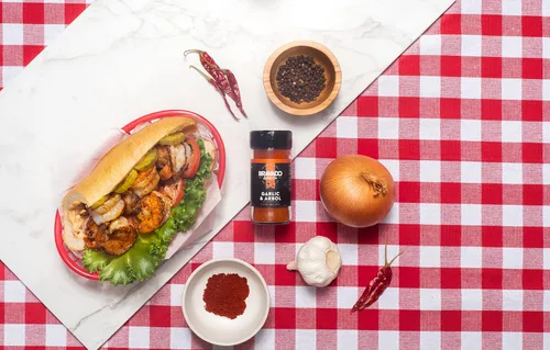 Vista 3 de Bravado Spice Condimento de ajo y Arbol sin gluten, vegano, bajo en carbohidratos, paleo, todo natural, botella de condimentos de 3 onzas