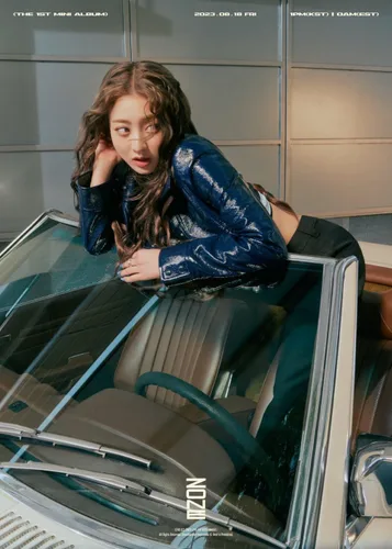Vista 6 de TWICE JIHYO ZONE 1er mini álbum Digipack versión CD+PhotoBook+1p PhotoCard+1p póster plegable en paquete+1ea pegatina+1p Polaroid+seguimiento sellado
