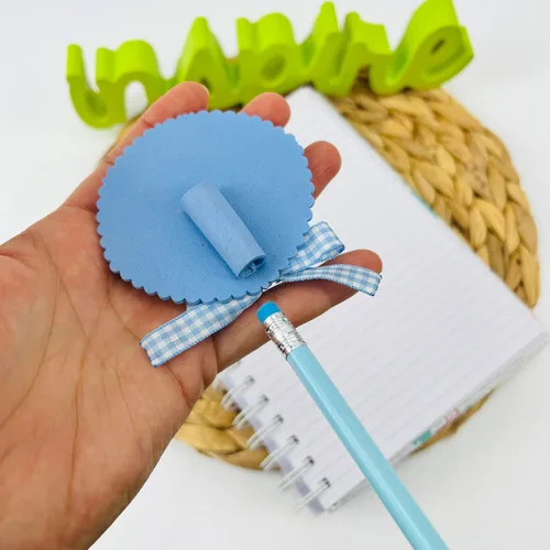 Vista 4 de Adorno hecho a mano para lápiz, adorno para bolígrafo, para niños y amantes de la escritura, aplique en goma eva. adorable adorno de niño