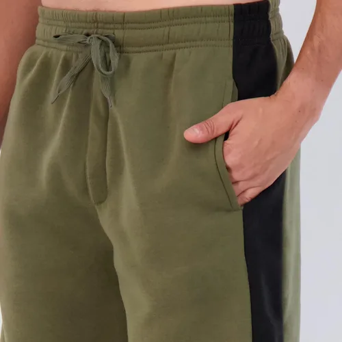 Vista 4 de Real Essentials Paquete de 3 pantalones cortos deportivos de forro polar para hombre de 9 pulgadas, tallas regulares y grandes altas