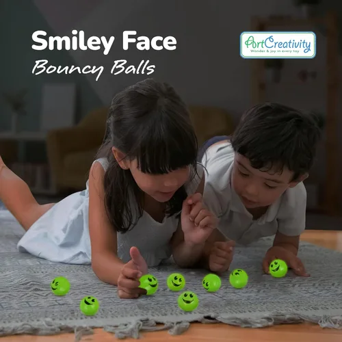 Vista 2 de ArtCreativity 36 bolas hinchables verdes con cara sonriente que brillan en la oscuridad, paquete a granel de 36, bolas de rebote de 1 pulgada