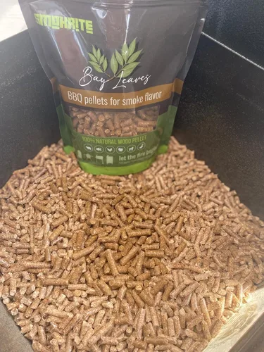 Vista 2 de SMOKRITE: Pellets de madera de hojas de laurel para parrillas ahumadoras, pellets de madera dura 100% natural para parrillas al aire libre, ahumar