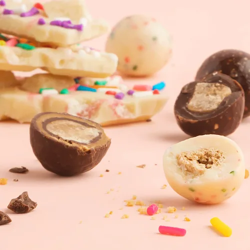 Vista 6 de Sugarfina Galletas de cumpleaños pequeño para caramelos, bocadillos de chocolate, 2.2 onzas, 6