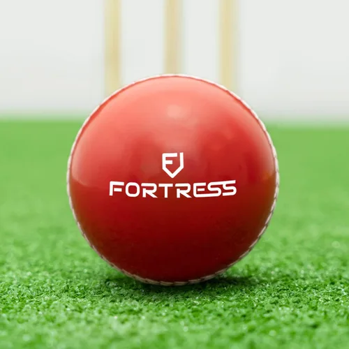 Vista 2 de FORTRESS Bolas de cricket con oscilación inversa - Pelotas rojas/blancas y rosa/blancas
