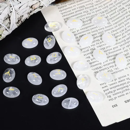 Vista 2 de Rockcloud Juego de 25 piedras rúnicas pulidas grabadas con letras del alfabeto Futhark de saúco, meditación, adivinación, cristal de roca Blanco