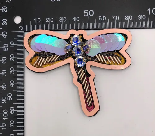 Vista 2 de 5 piezas de parches de cuentas de libélula con diamantes de imitación para coser parche de lentejuelas hecho a mano con cuentas de insectos