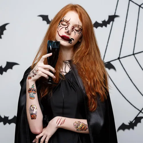 Vista 6 de 50 piezas de tatuajes faciales de broma de Halloween para adultos, mujeres y hombres, 10 calcomanías de terror para Halloween, 40 piezas de tatuajes